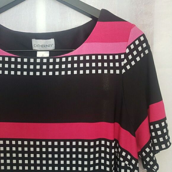 Catherines Women's 0X Multicolor Geometric Pattern Dress Short Sleeve Black Pink - Picture 4 of 9